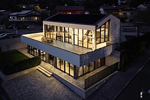 Дом в два этажа, расположенный в Сежане