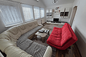 Дом, Любляна, Виќ, пригород Трново