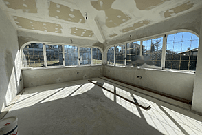 Дом в Чежарьи, откуда открывается вид на море.