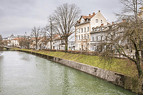 Дом на пересечении набережной Петковша и Трубаревой улицы