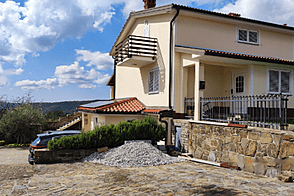 Дом в Марезиге с двумя этажами