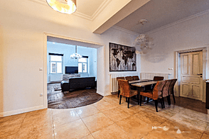 Трехкомнатная квартира в центре