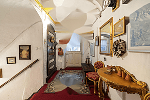 Апартаменты с четырьмя комнатами в центральном районе