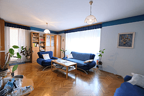 Жилье через дорогу от кинотеатра