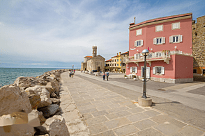 Квартира с двумя комнатами в Пиране