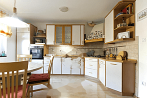 Квартира с четырьмя комнатами в центре Шентвид