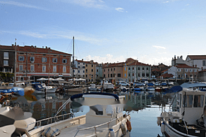 Квартира с тремя комнатами в Изоле