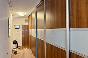 Многокомнатная квартира с более чем пятью комнатами, расположенная в Бежиграде.