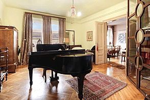 Четырёхкомнатная квартира в центре