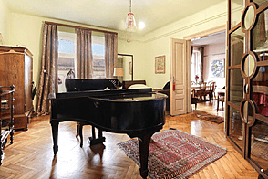 Центр: трёхкомнатная квартира