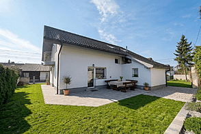 Дом на лугу