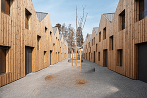 Здание с террасой в Бледе