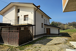 Двор в поместье Вогрско