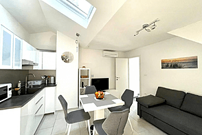 Квартира с четырьмя комнатами в Изоле