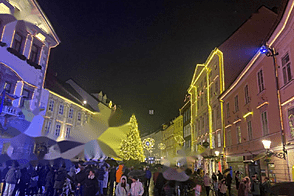 Городская площадь с торговым центром