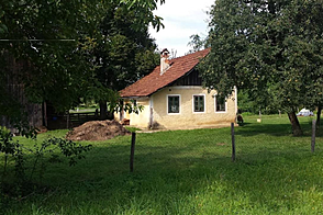 Здание в Доленей Сухор поблизости от Виницы